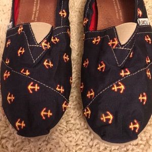 Woman’s Anchor Toms
